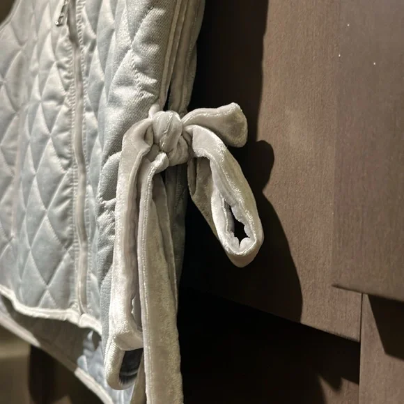 Banana Republic,Gray, Quilted,Women’s Split Vest w/velvet trim. Excellent cond. - Picture 7 of 8